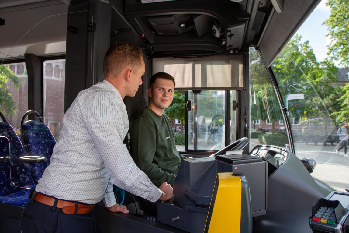 Gezocht: West-Brabantse studenten die wat bij willen verdienen als buschauffeur